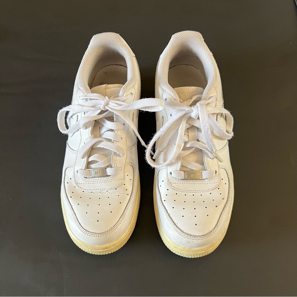 Nike Air Force 1 Size 7 Youth White Sneakers Tennis Shoes